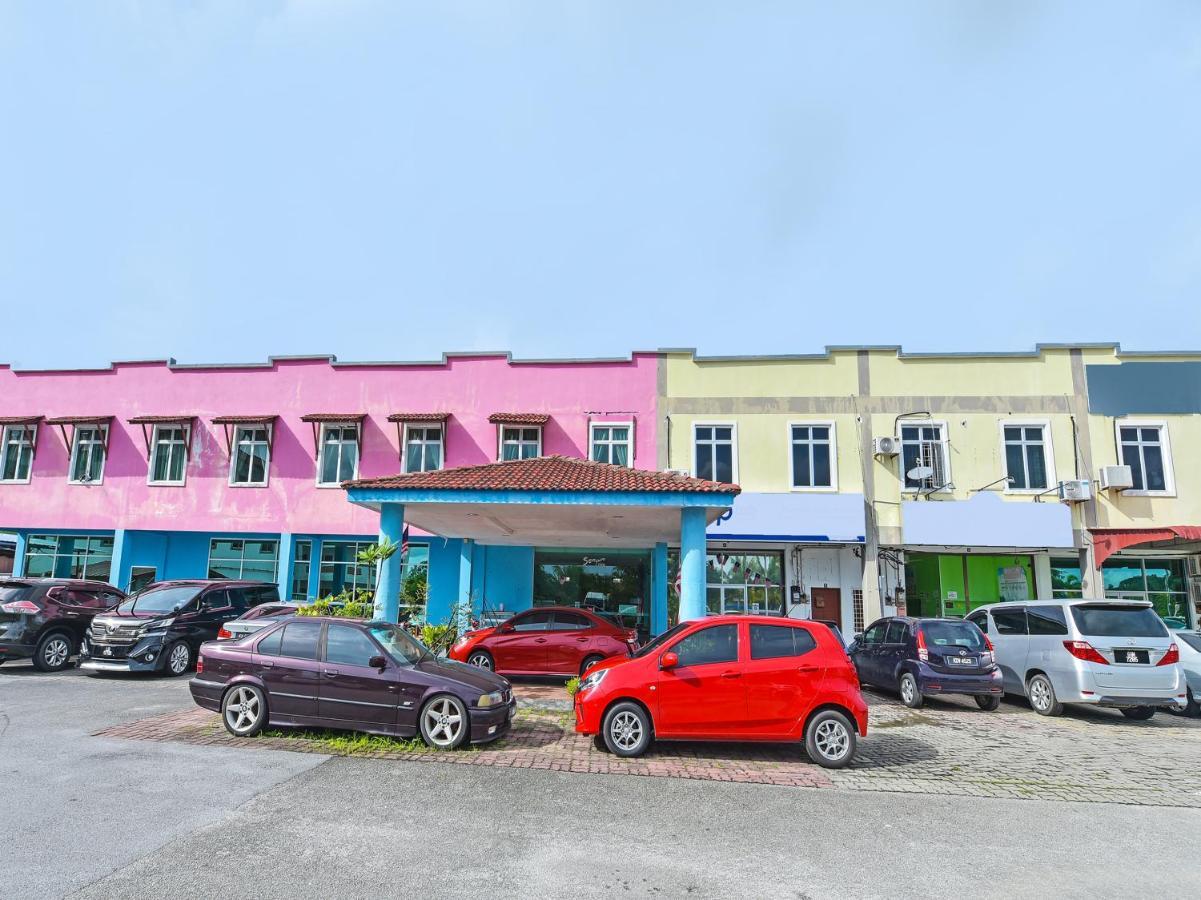 Oyo 275 Senyum Inn Pantai Cenang (Langkawi) Exterior foto