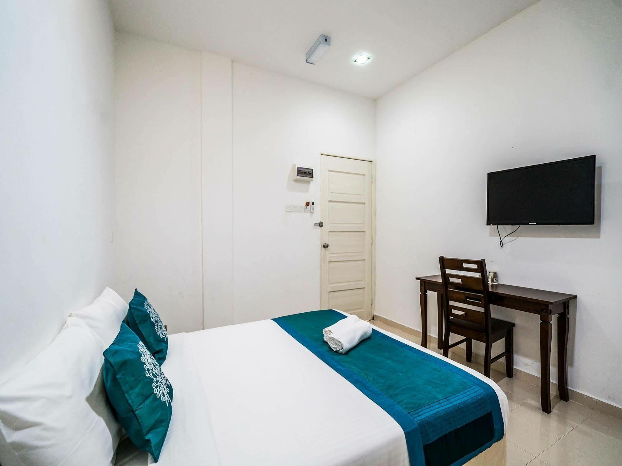 Oyo 275 Senyum Inn Pantai Cenang (Langkawi) Exterior foto